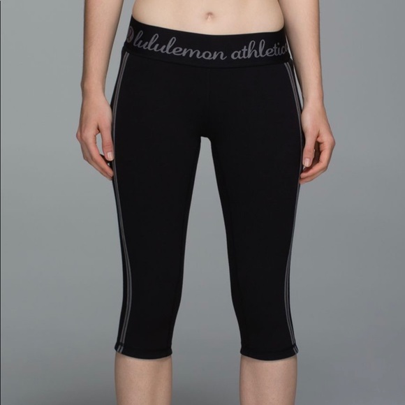 lululemon athletica Pants - Lululemon inner essence crop leggings